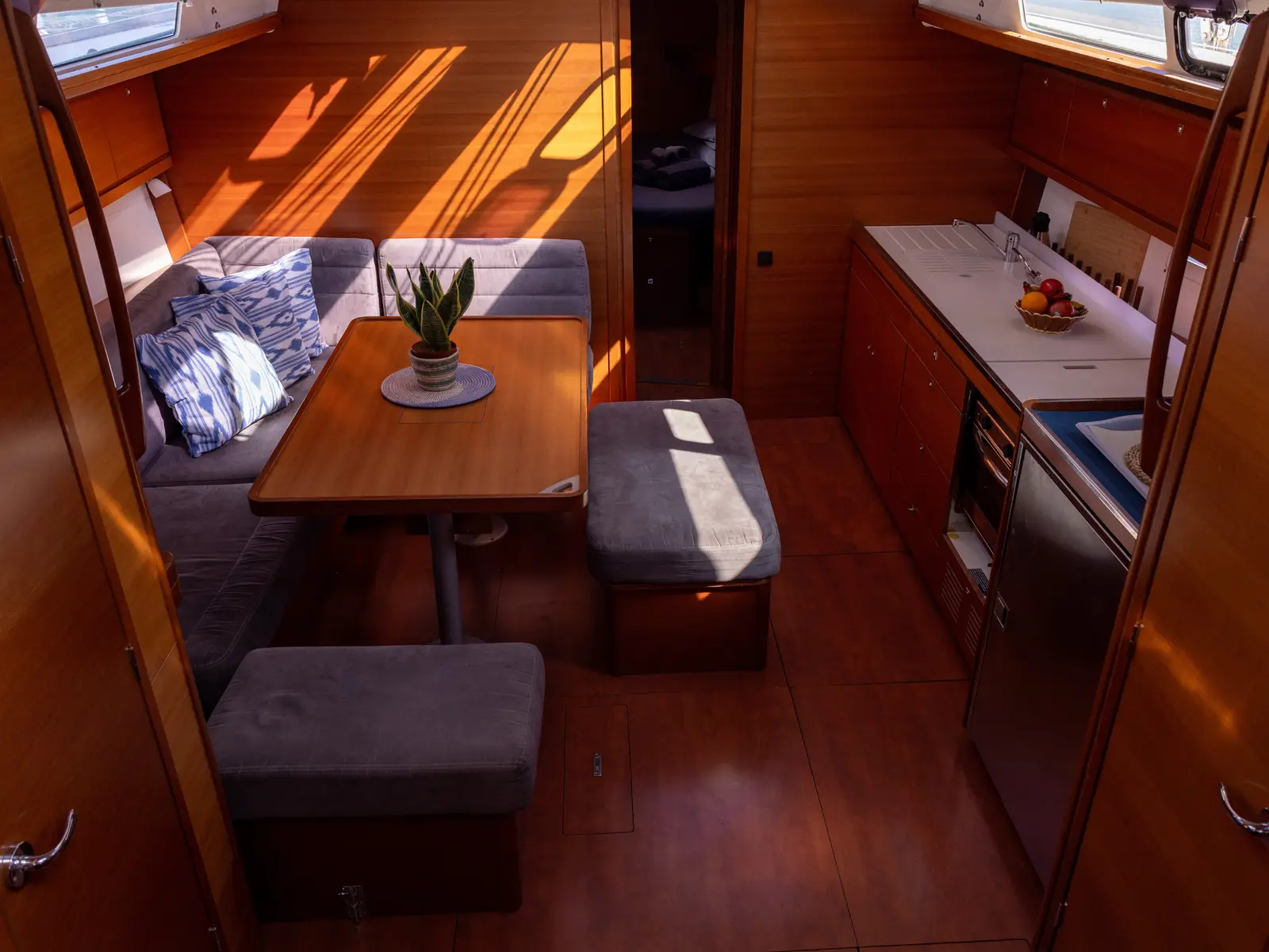 RUBIN, Interior image