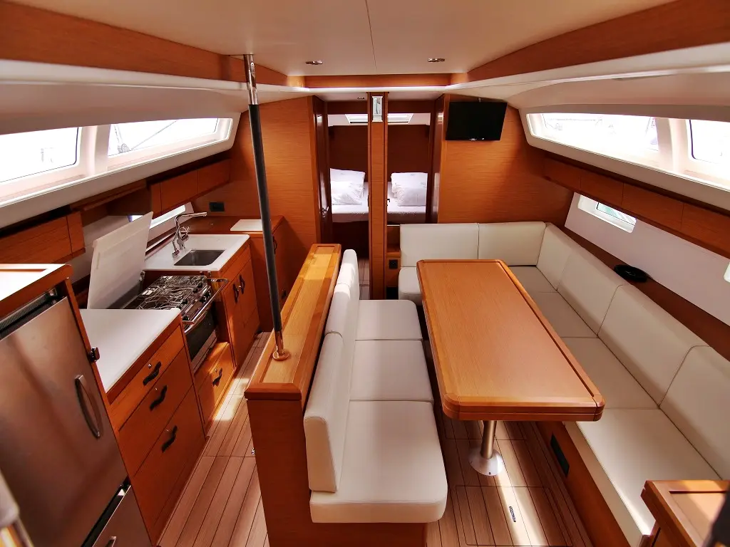 MYSTIC DREAMS, Interior image