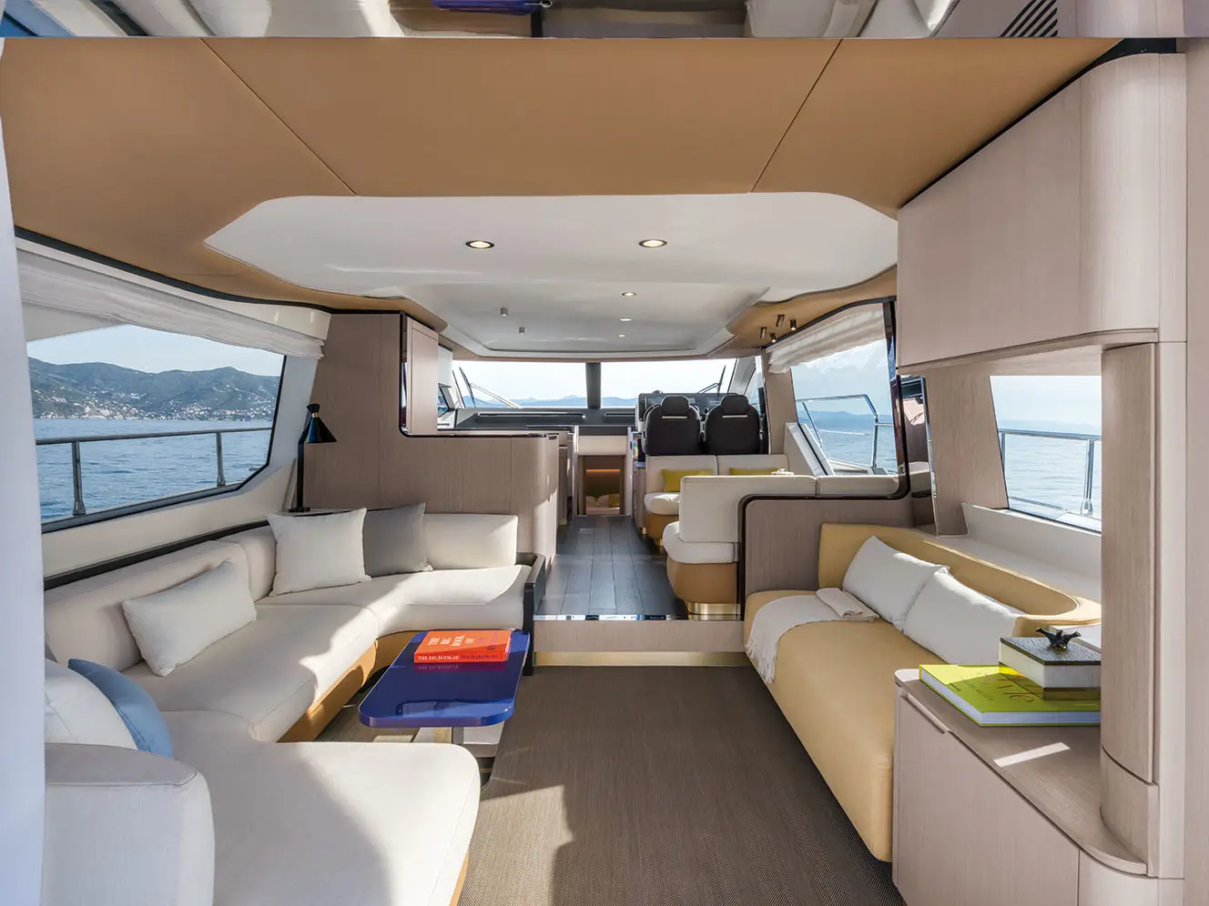 ALUMINIA, Interior image