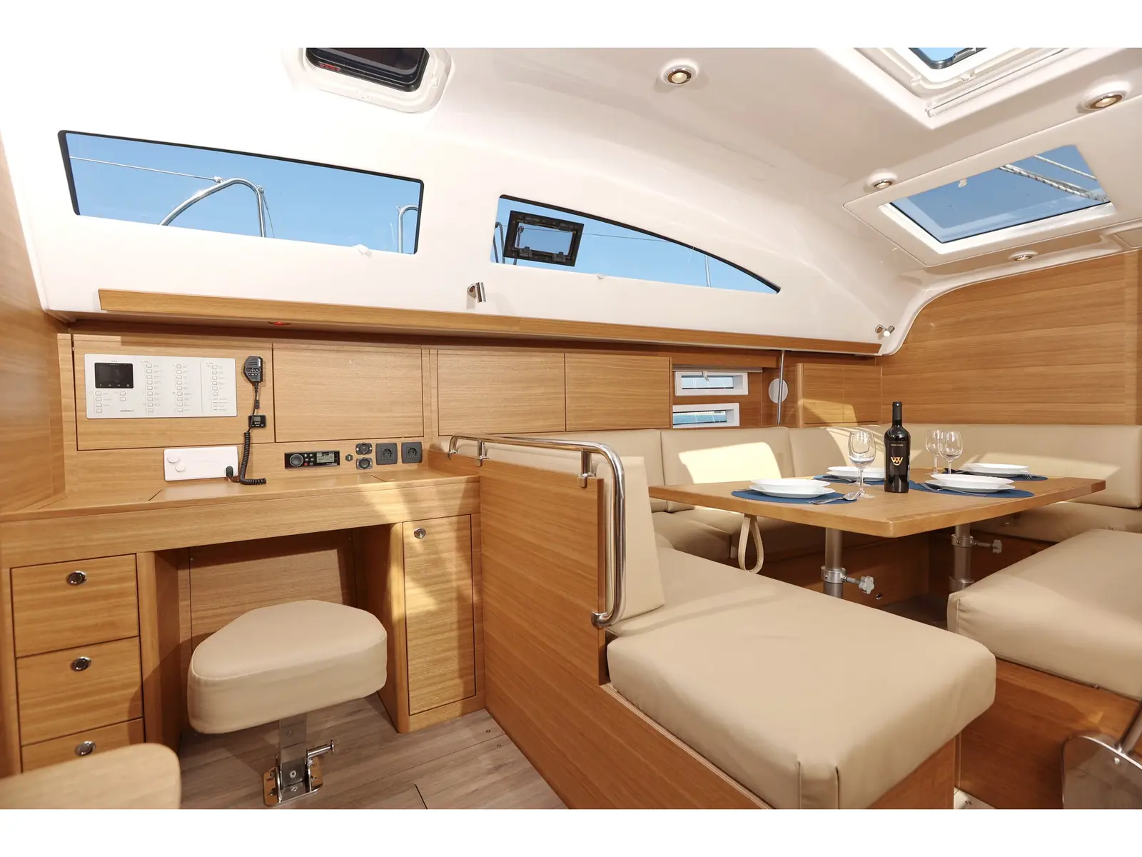 LARA, Interior image
