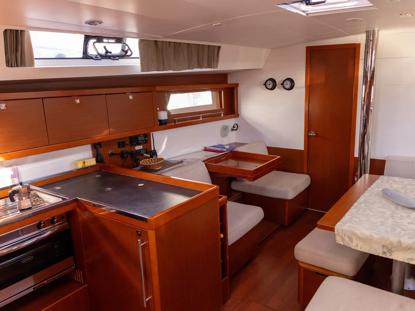 AVALON, Interior image