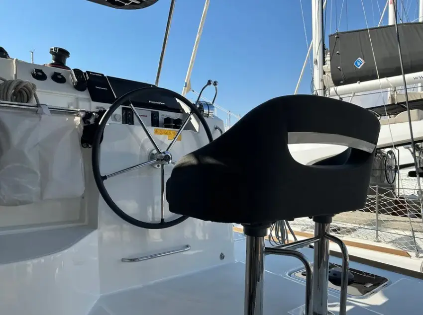 Sail Aries, photograph 6