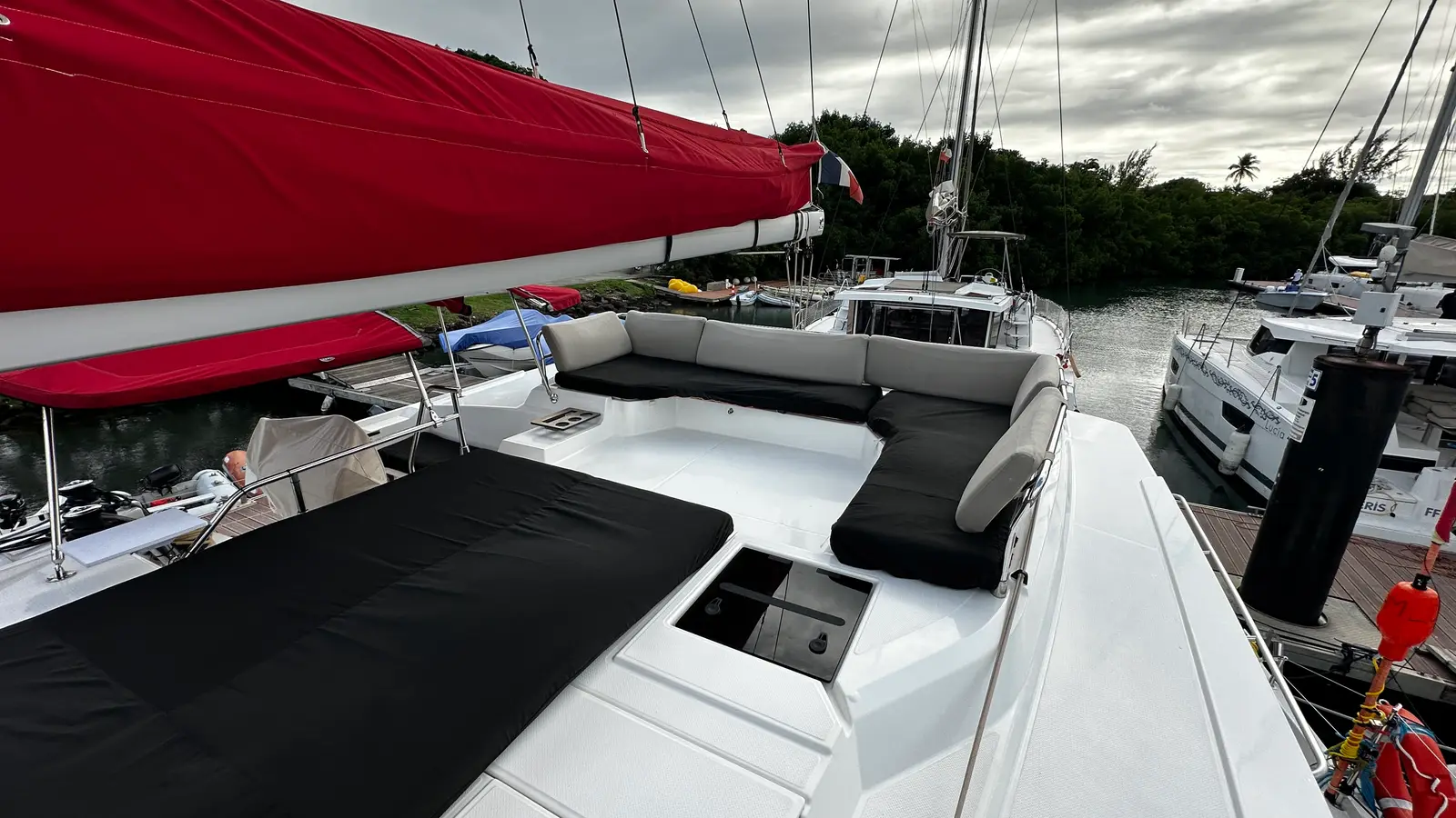 Premium, Interior image