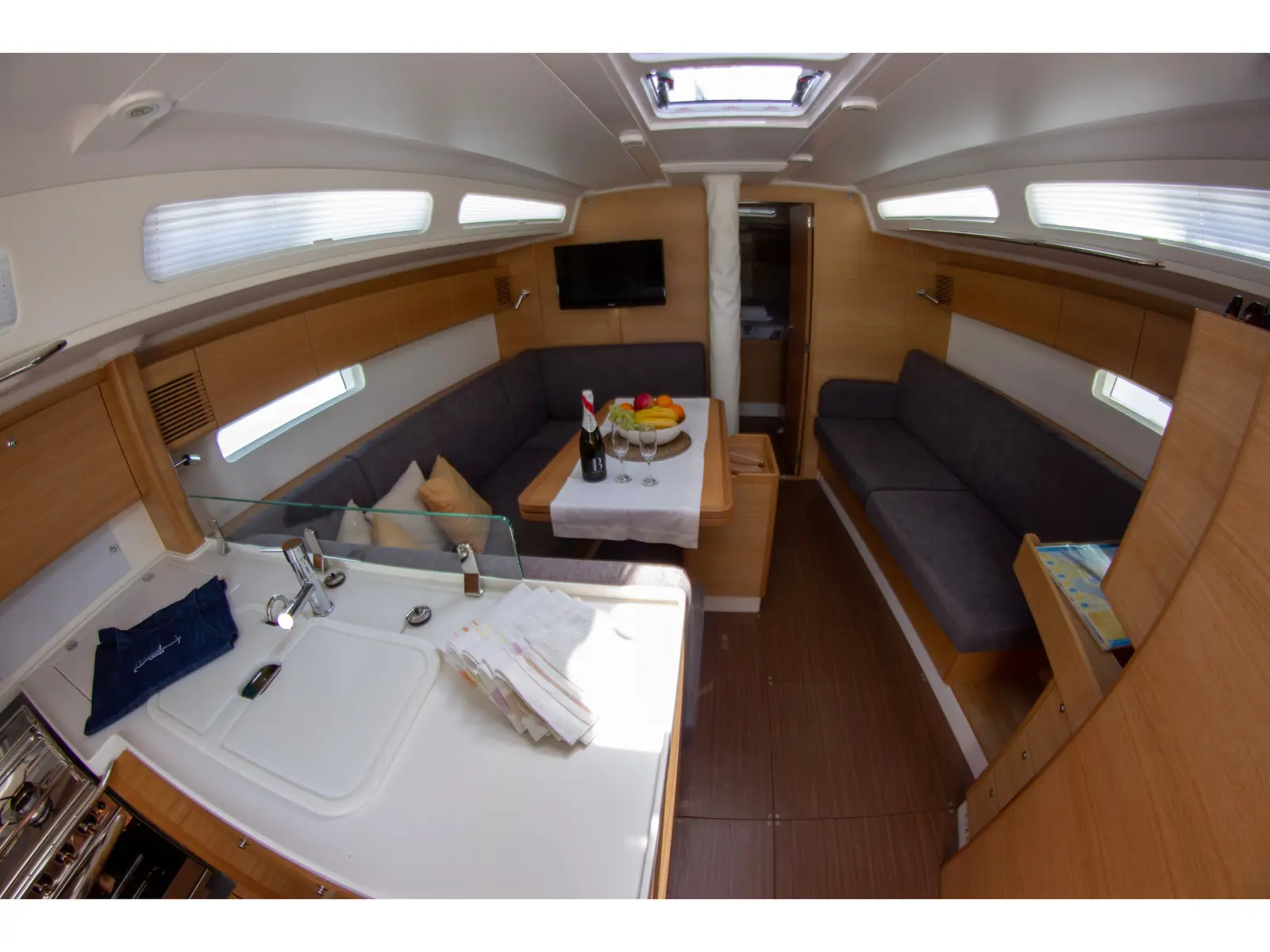 XARA, Interior image