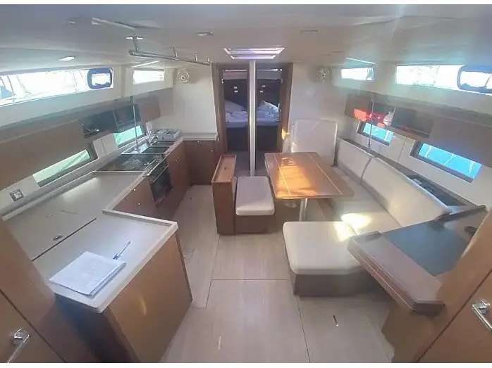 Glykeria, Interior image