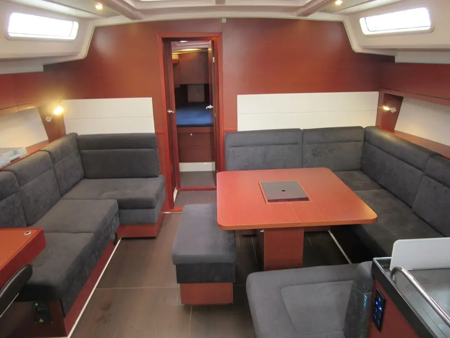 FIFTEEN, Interior image