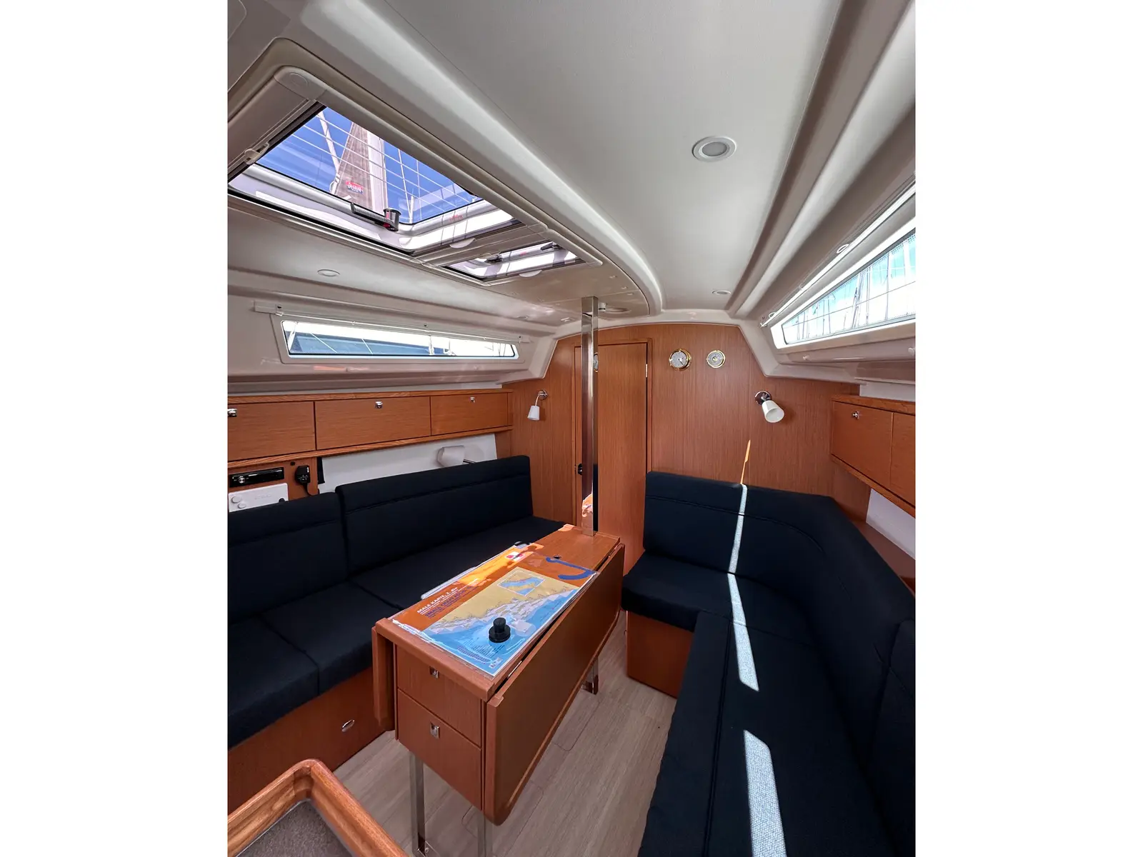 Ziggy, Interior image