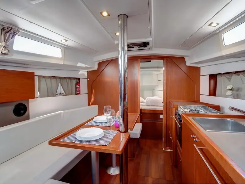 JEAN MICHEL, Interior image