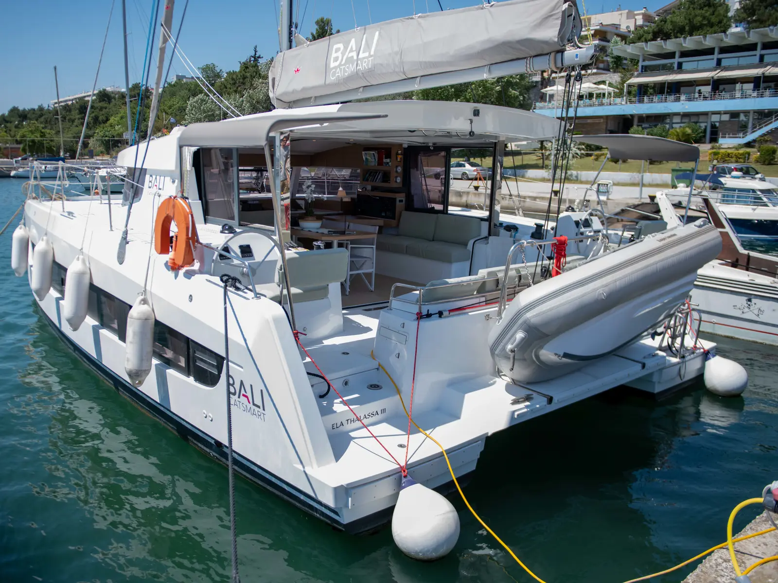 Ela Thalassa III, Main image