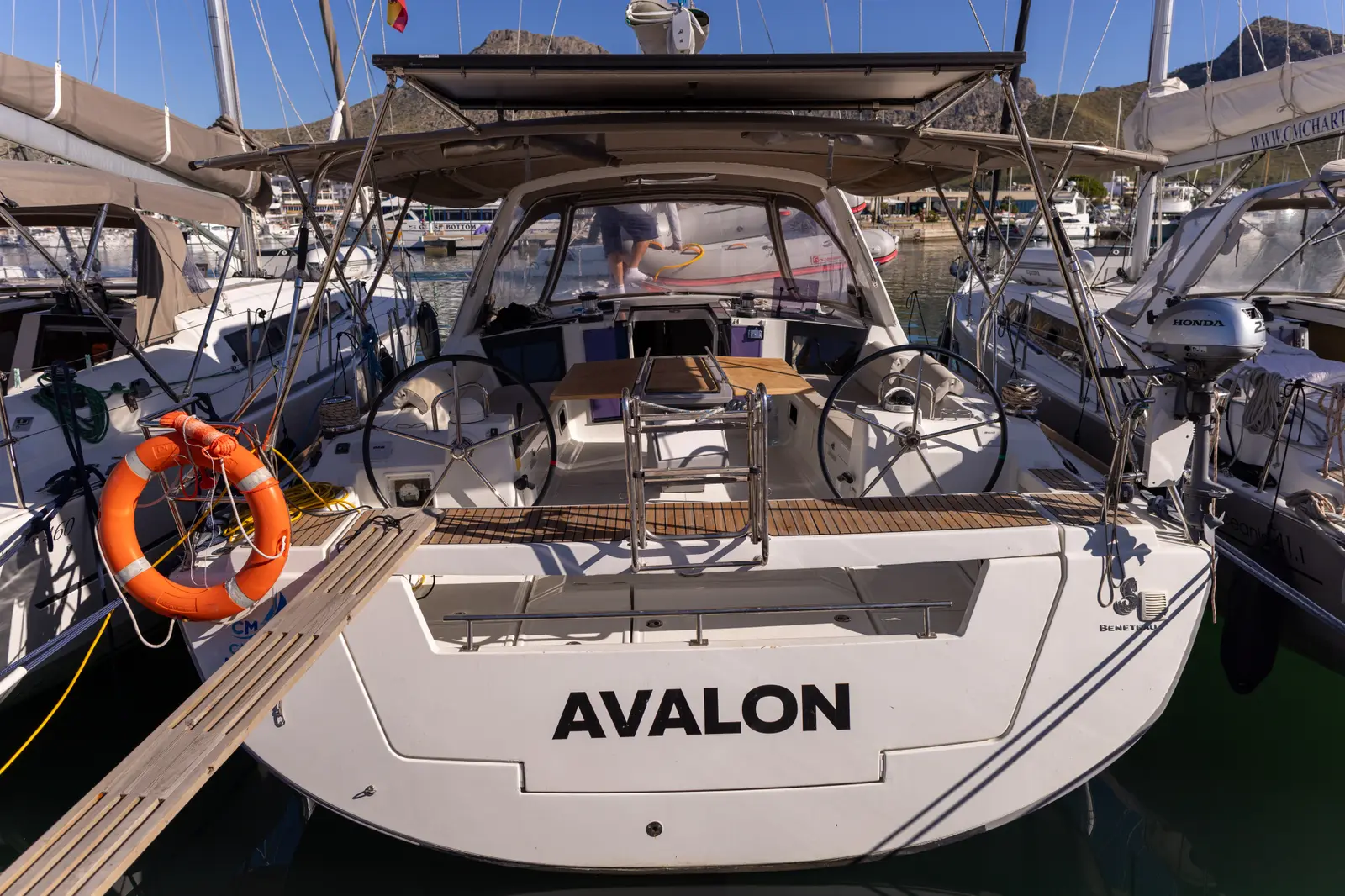 AVALON, photograph 7