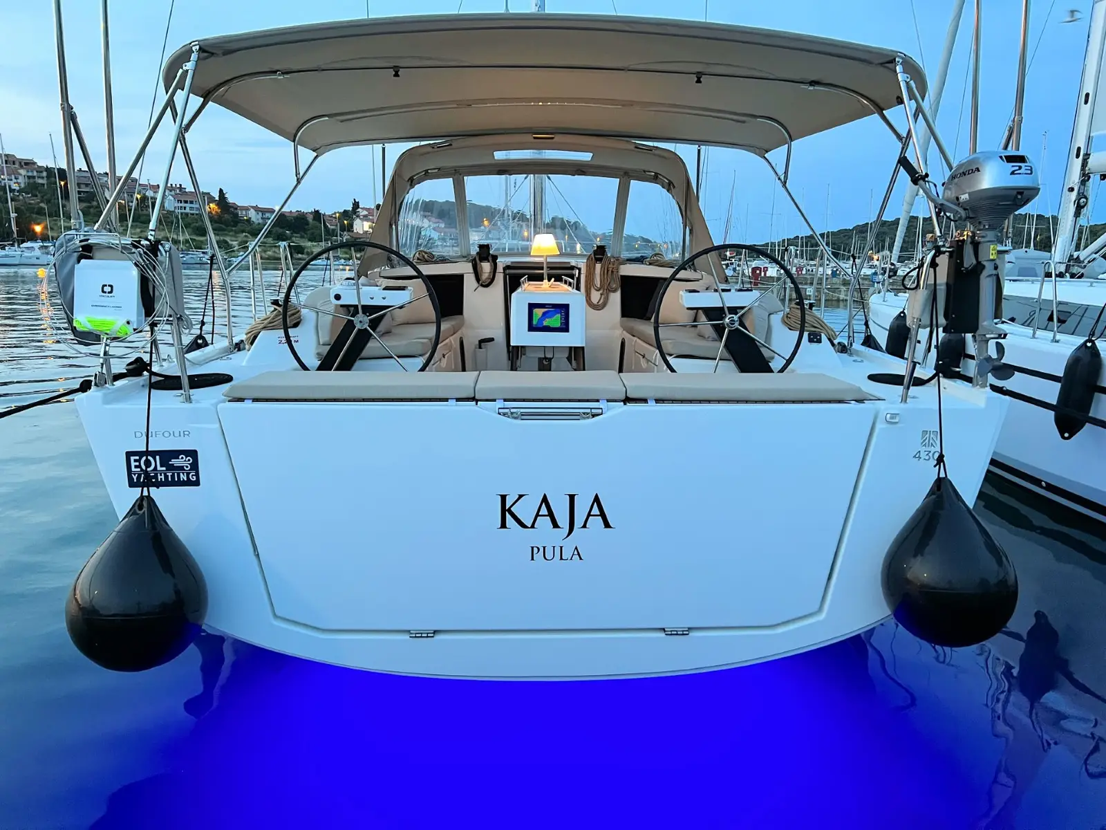 Kaja, Dufour 430