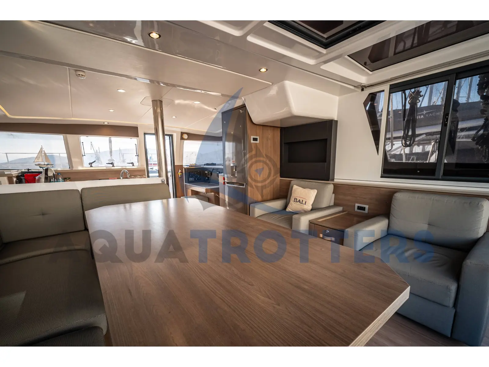 Silver IX, Interior image