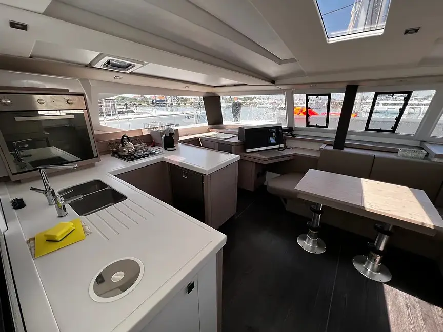Jami, Interior image