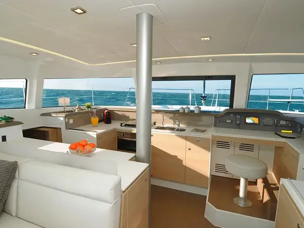 DOUBLE SIX, Interior image