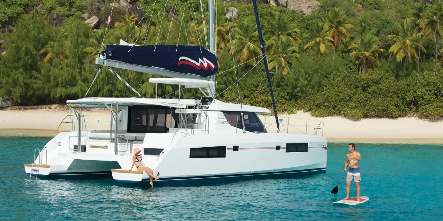 Moorings 4500L Club, photograph 4