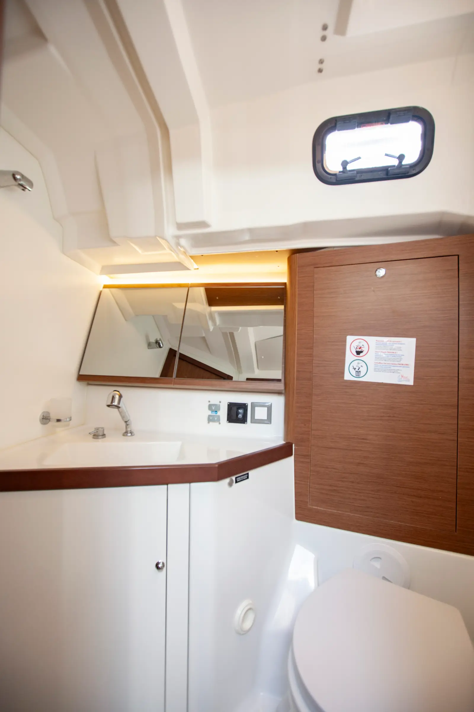 BreezY, Aft WC
