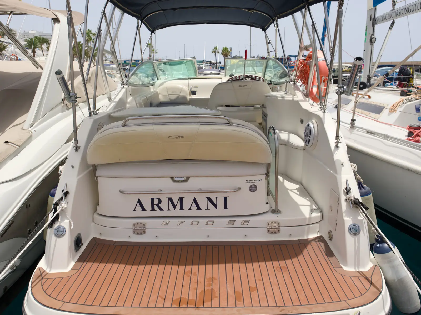 Armani, Interior image