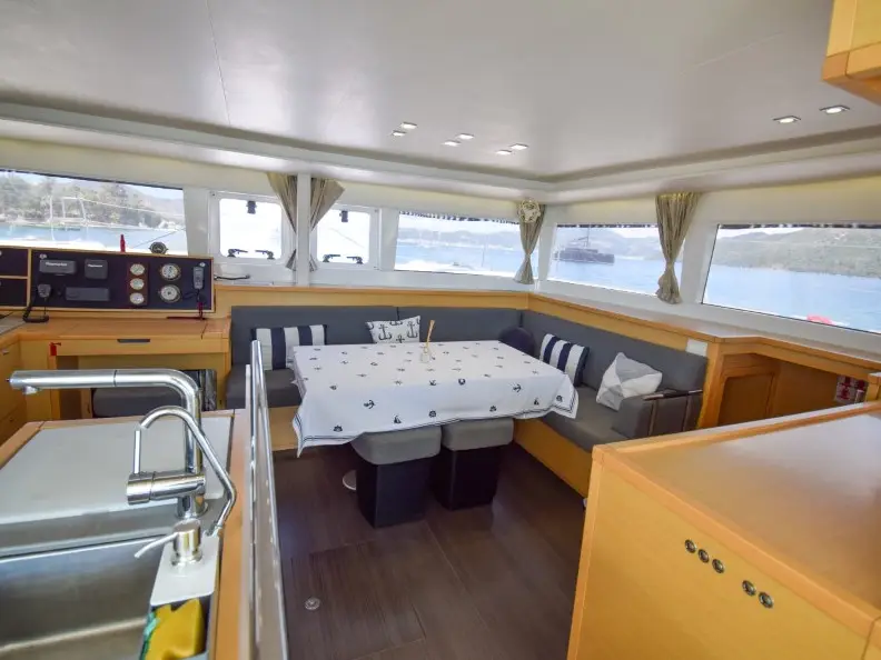 Loryma Sailing, Interior image