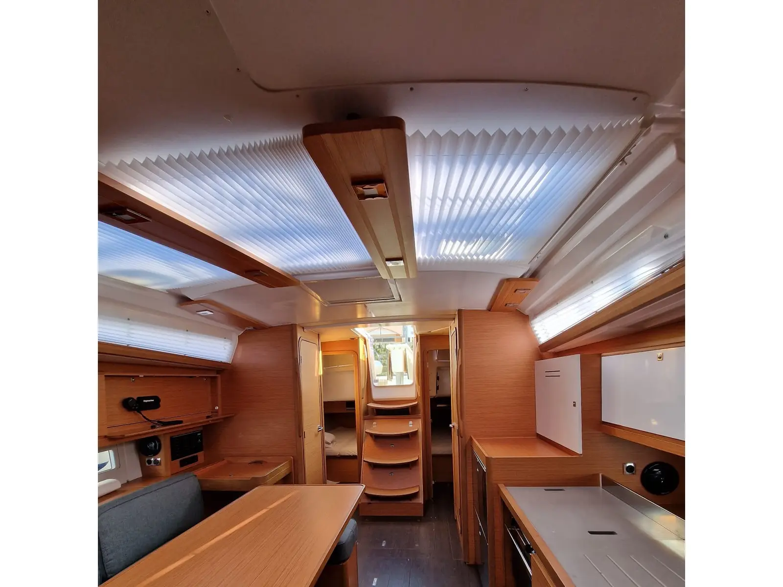 Palmarola, Interior image
