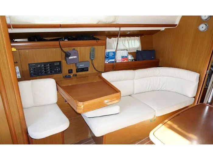 Nomad, Interior image