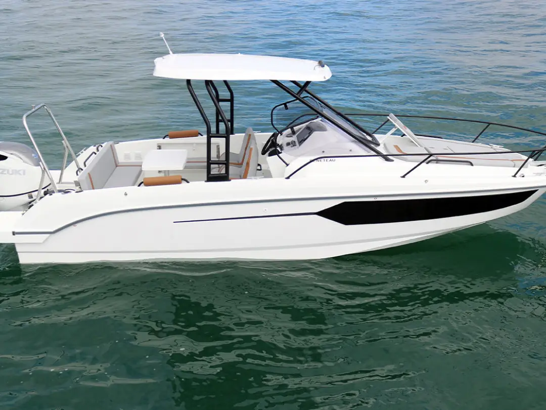 Beneteau 8, Main image