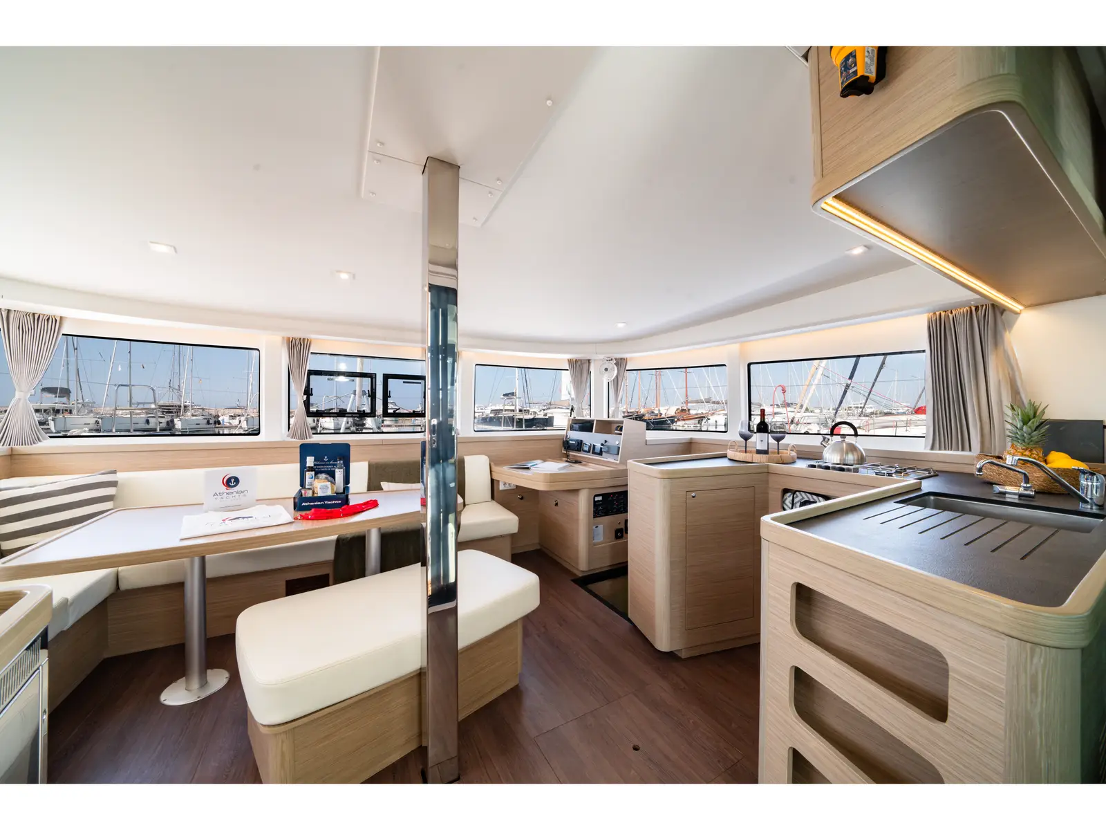 CELENA V, Interior image