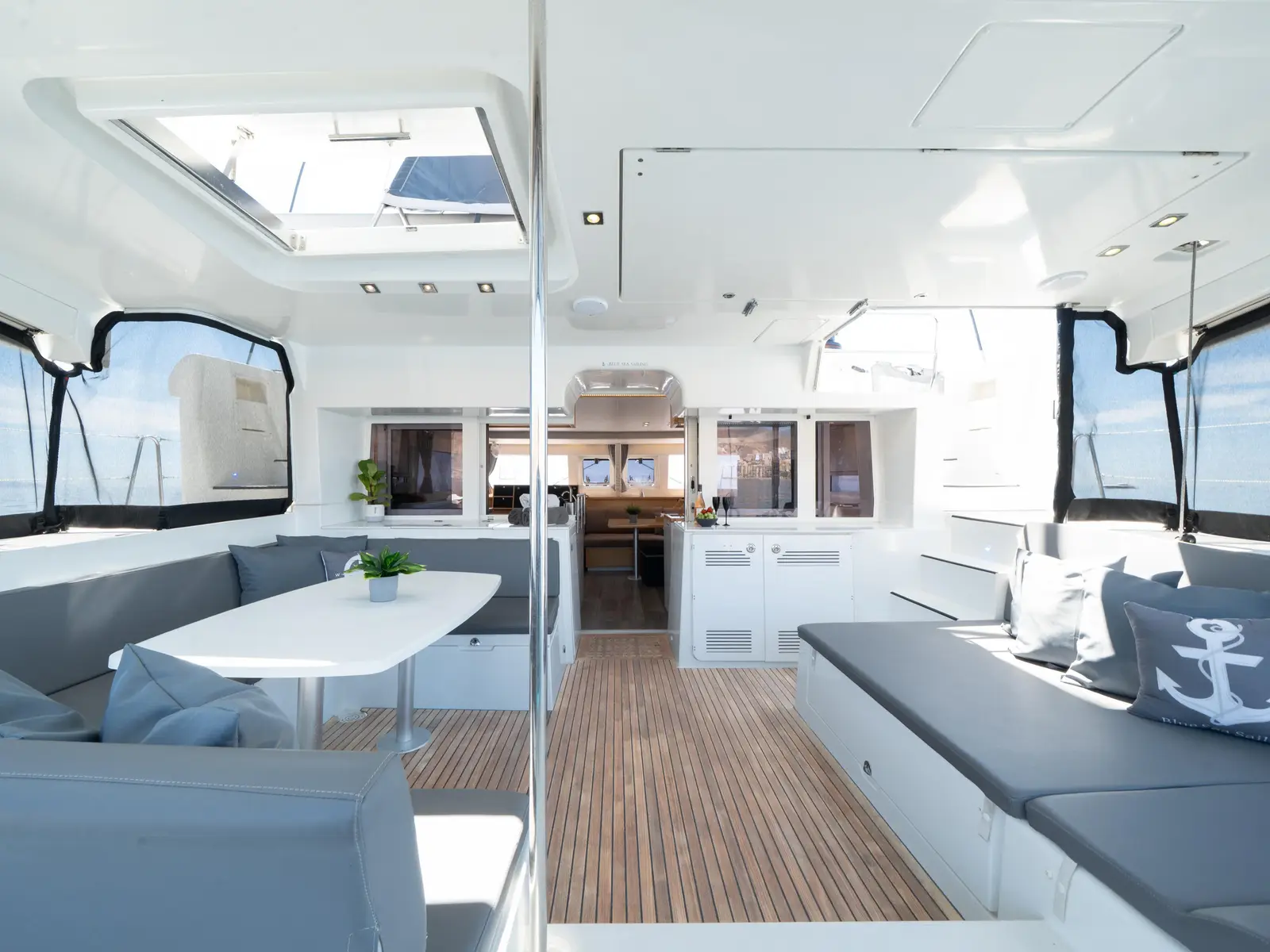 Gran Azul, Interior image