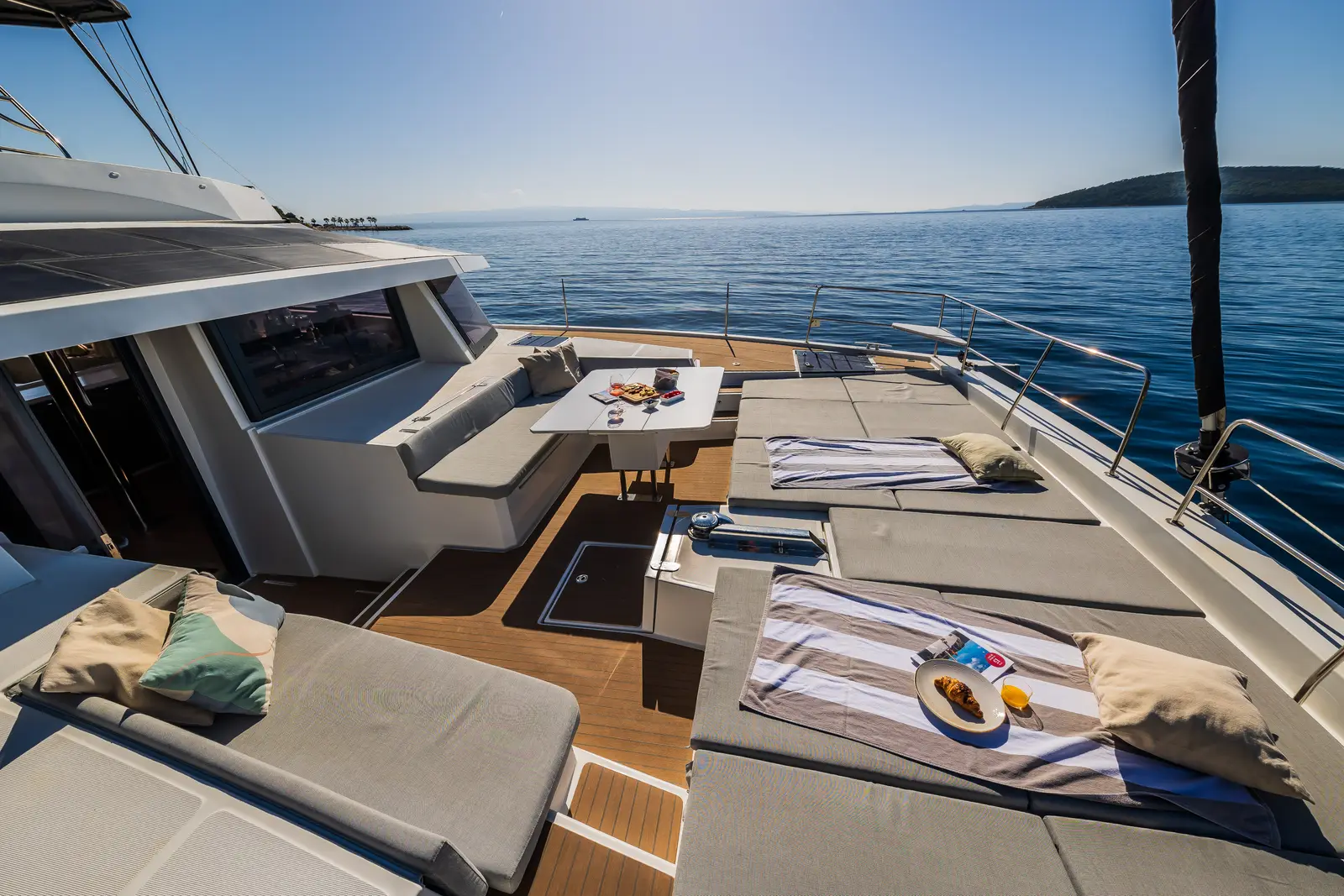 OCEAN LOUNGE, photograph 5