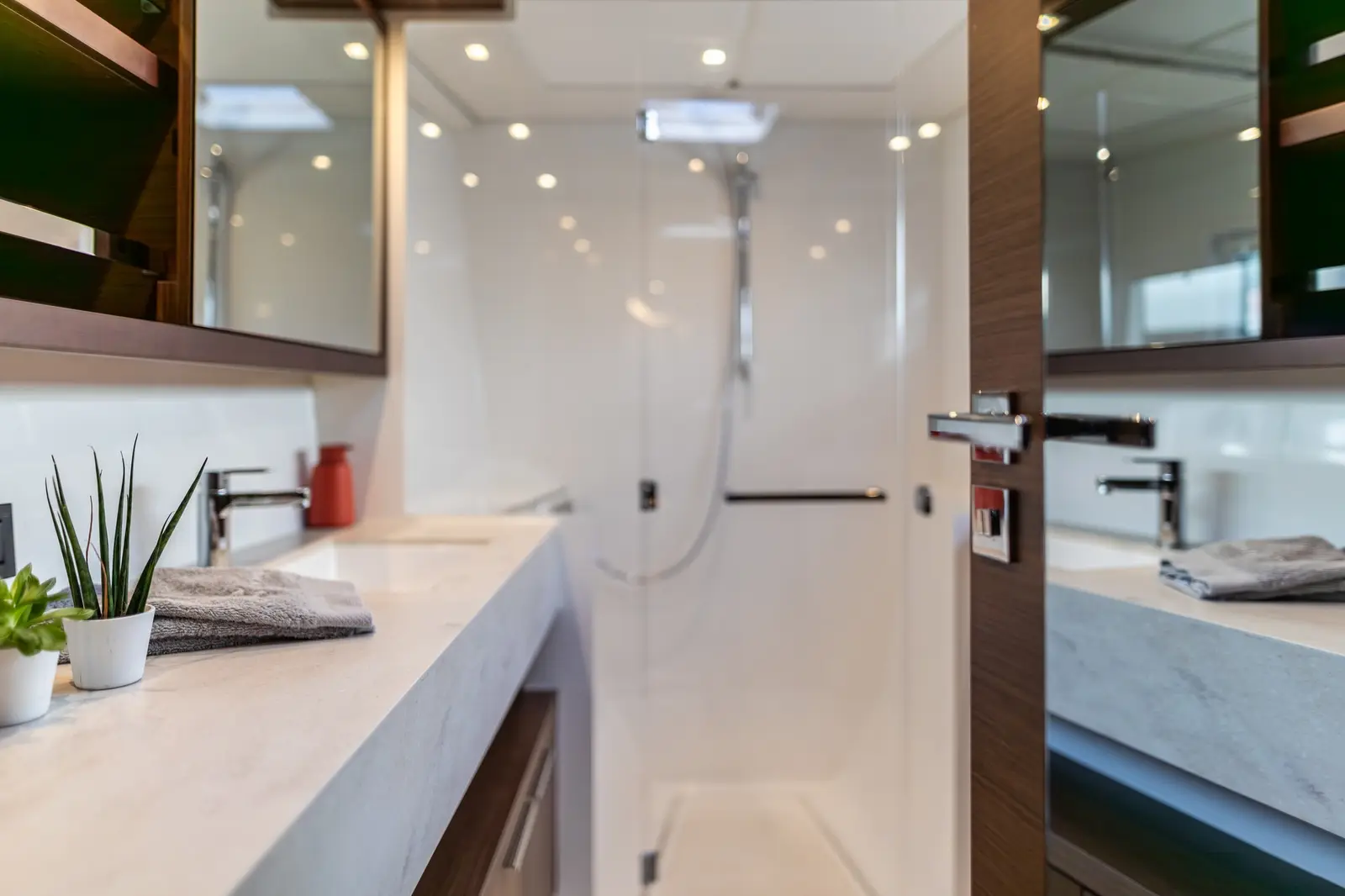 LINO, photograph 30