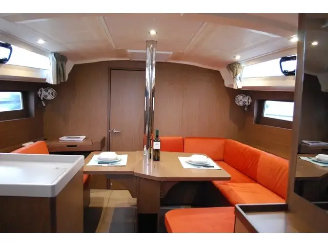 Alma, Interior image