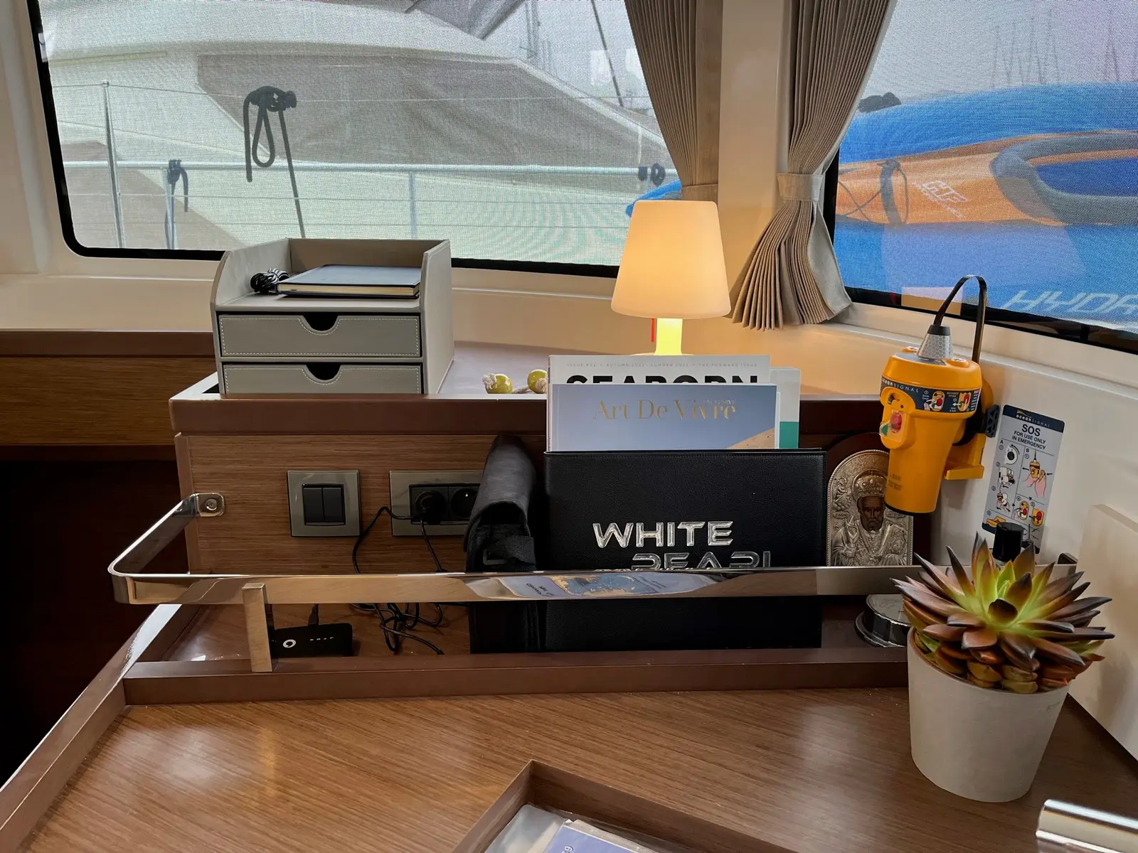 WHITE PEARL, photograph 12