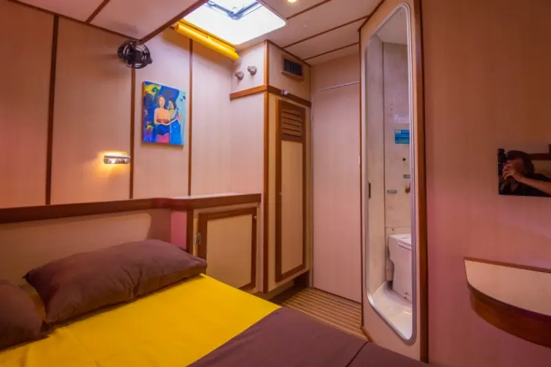 Cabin G12, Cabin 3
