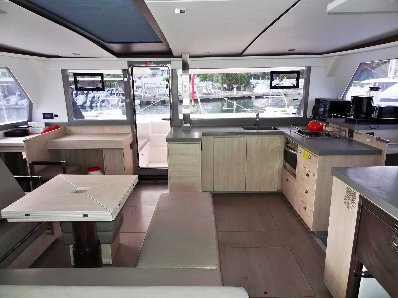 Salty Kiss, Interior image