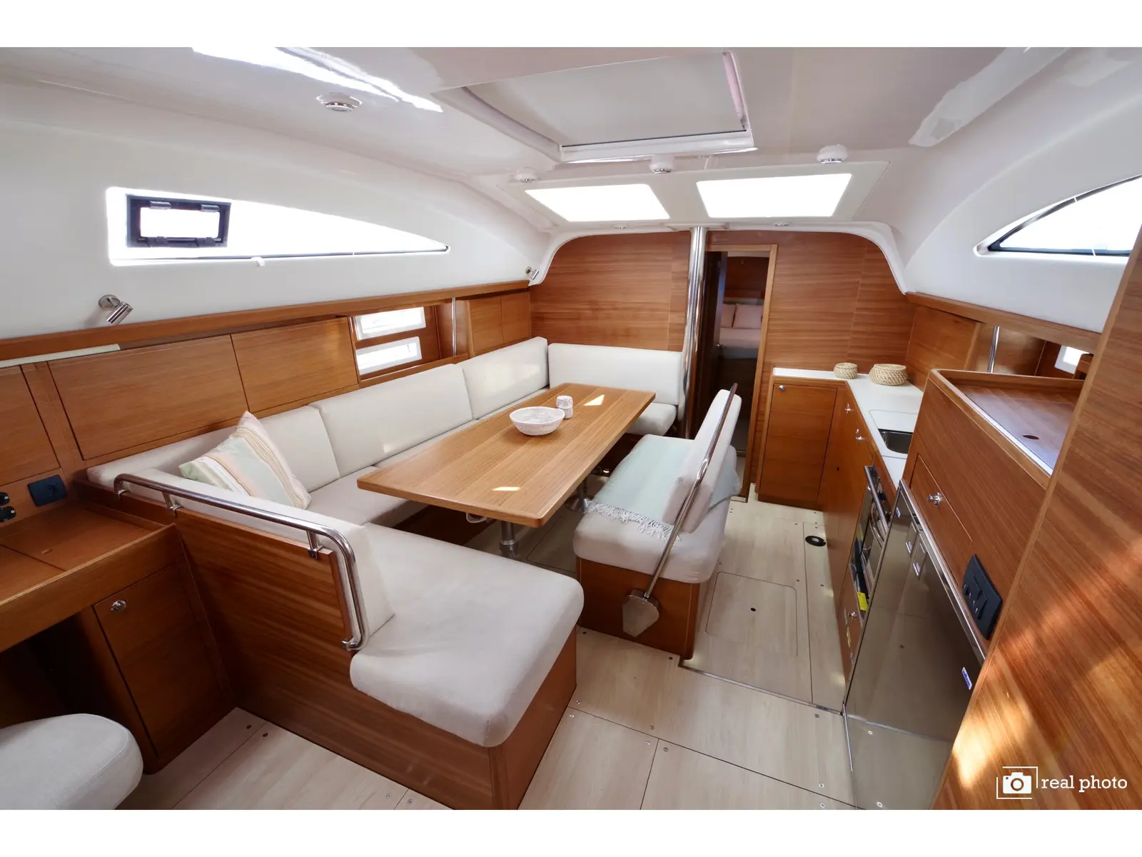 Corgi, Interior image