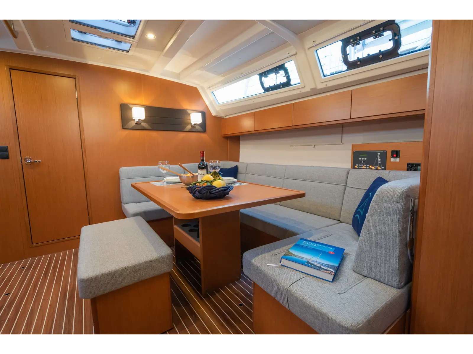 Classy, Interior image