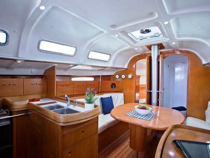 L'Últim Ris 3, Interior image