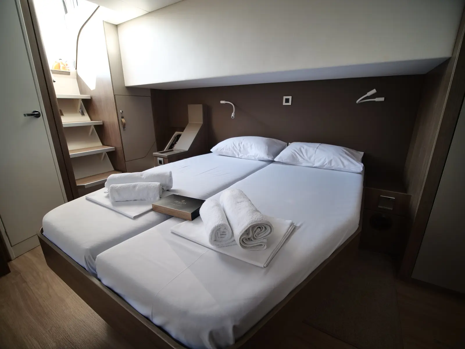 EAGLE, guest cabin 1