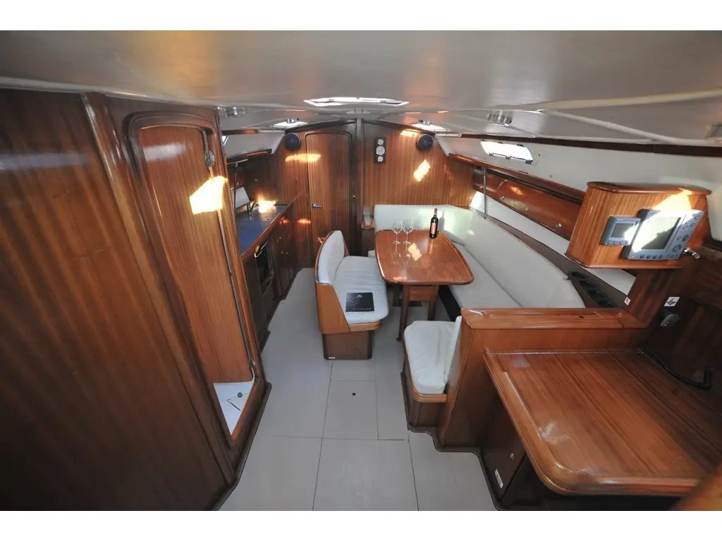 Tommy , Interior image