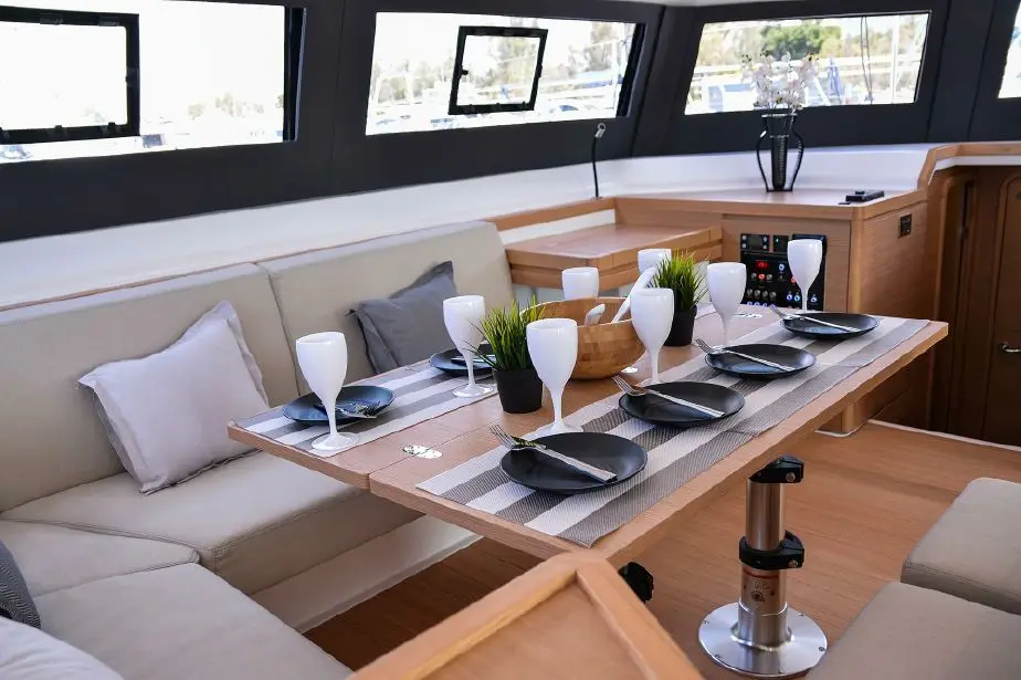Jovy, Lounge