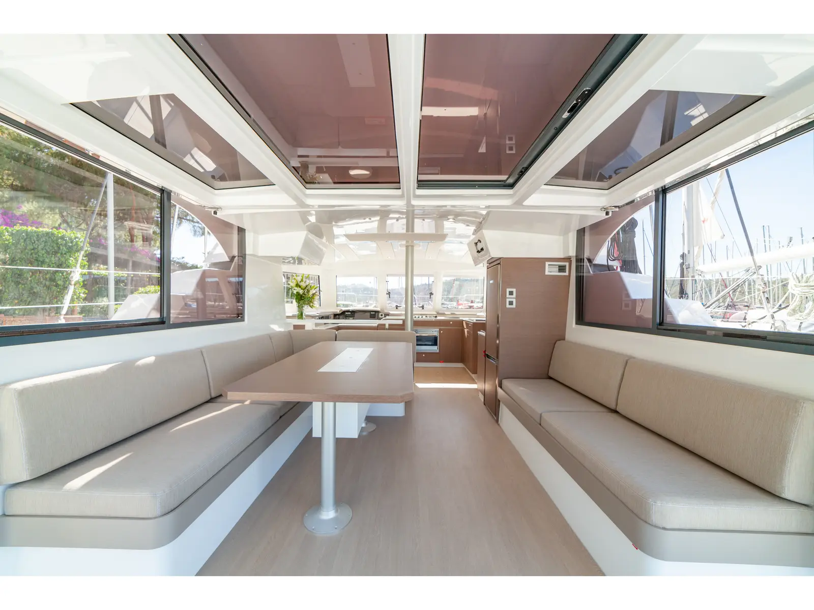 Sail Spica, Interior image
