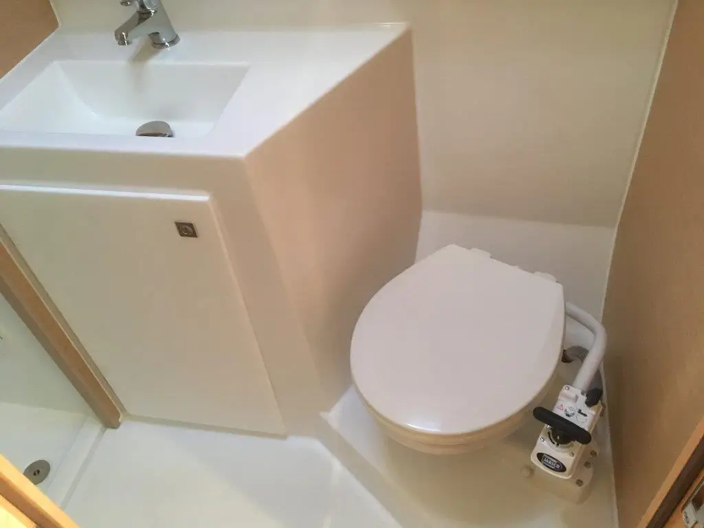 Uiara, Toilet