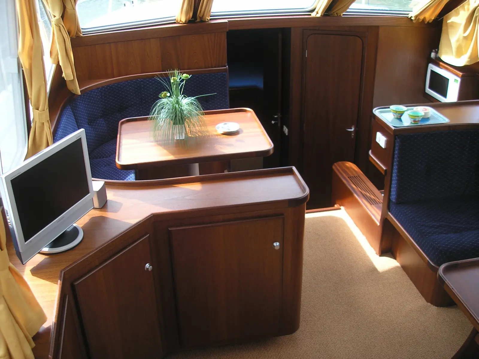 Premium, Interior image
