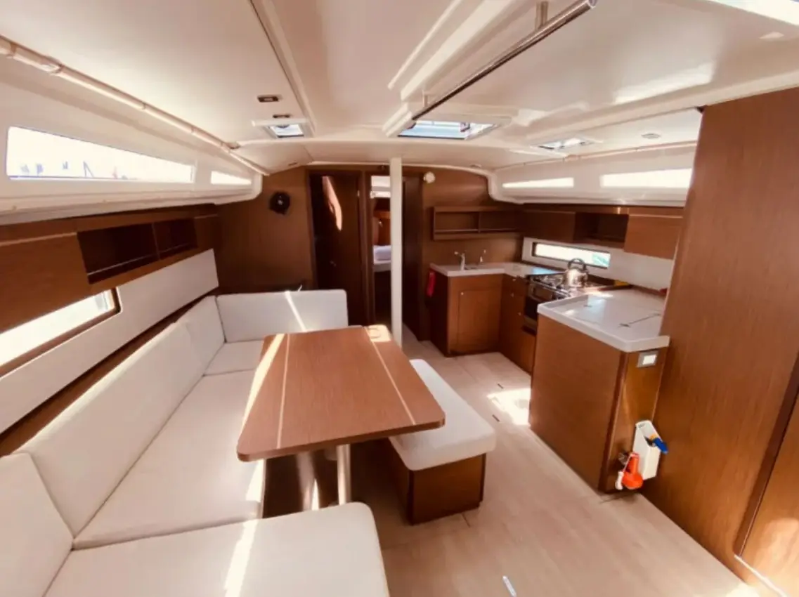 Yello, Interior image