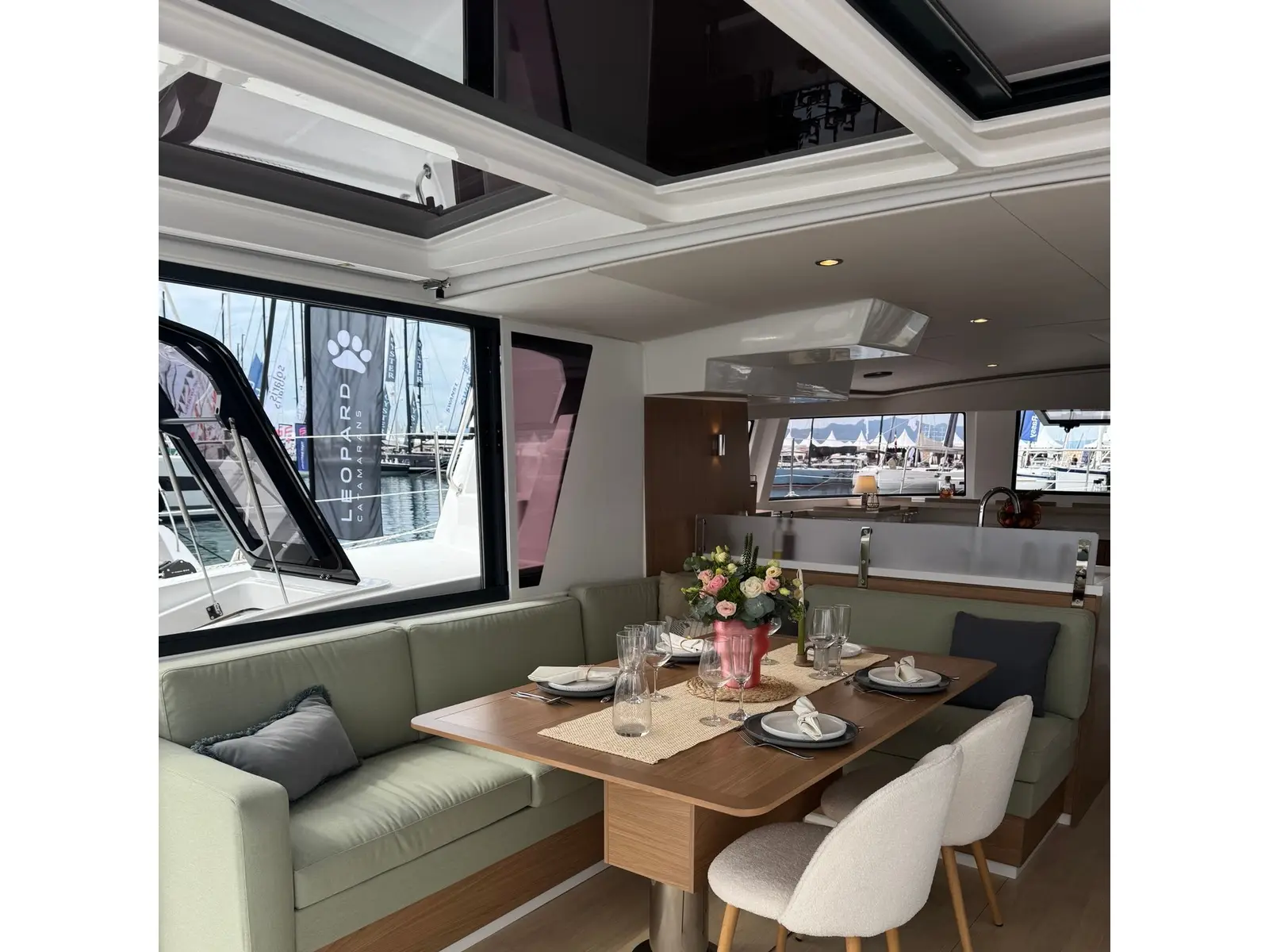 Katalea, Interior image