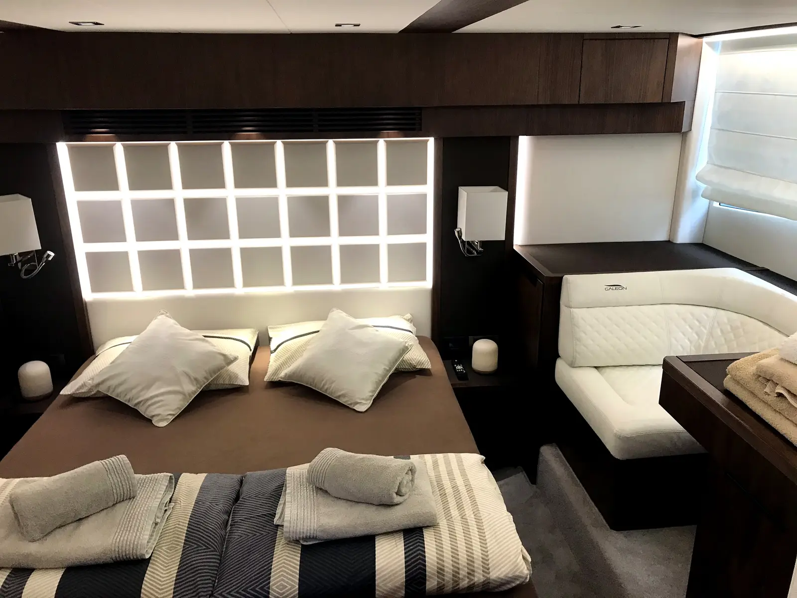 BARBARA, Interior image