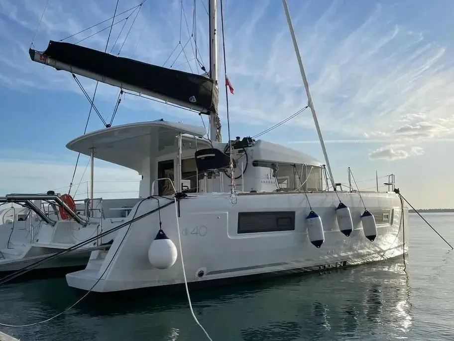 Esmee, Main image