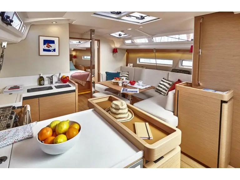 Ondeck, Interior image