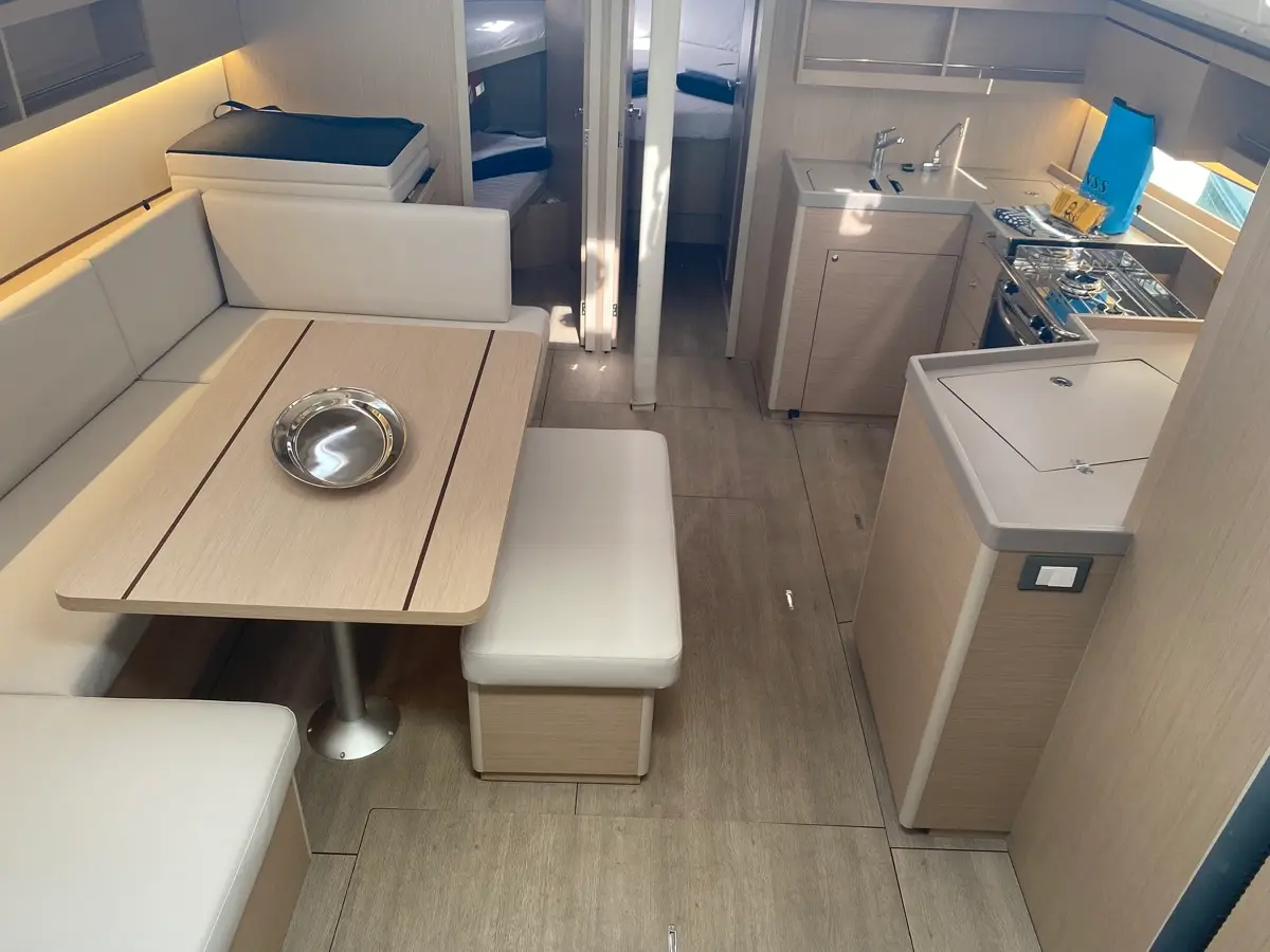 Blue Eyes II, Interior image