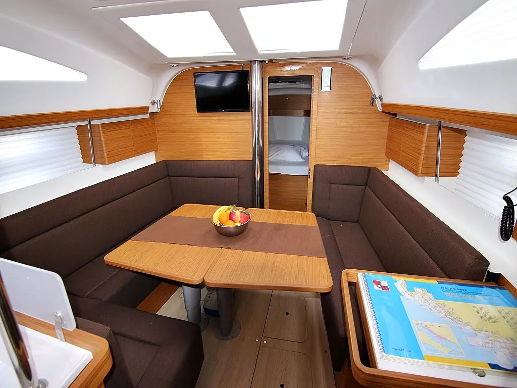 LYRA, Interior image
