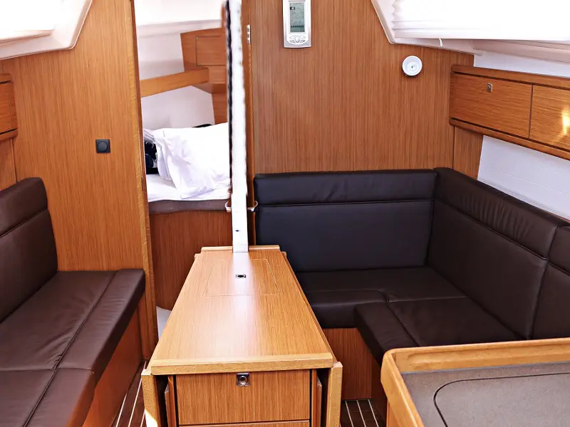 MIRELLA, Interior image